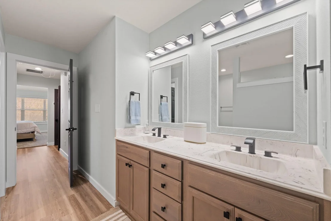 Photo of 3137 Shoreline Drive