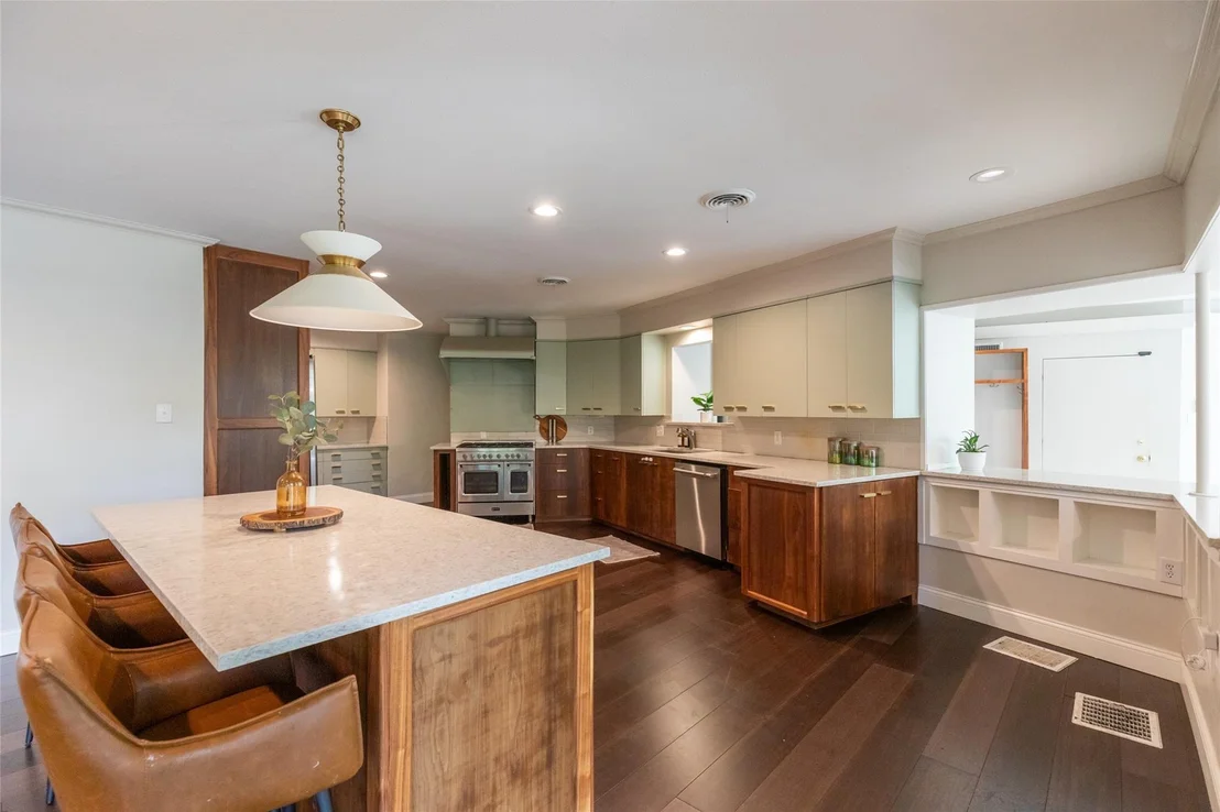 Photo of 3765 Woodridge Drive