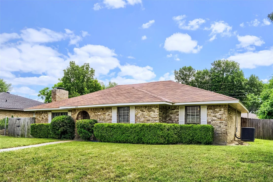 Photo of 814 Oakbluff Drive