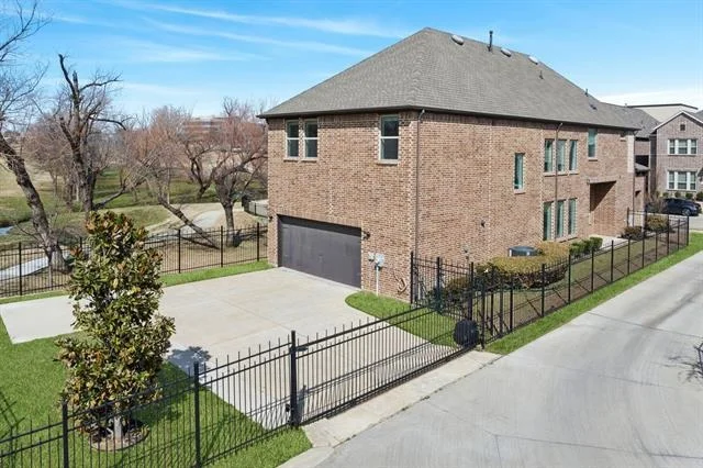Photo of 648 Courtyard Lane