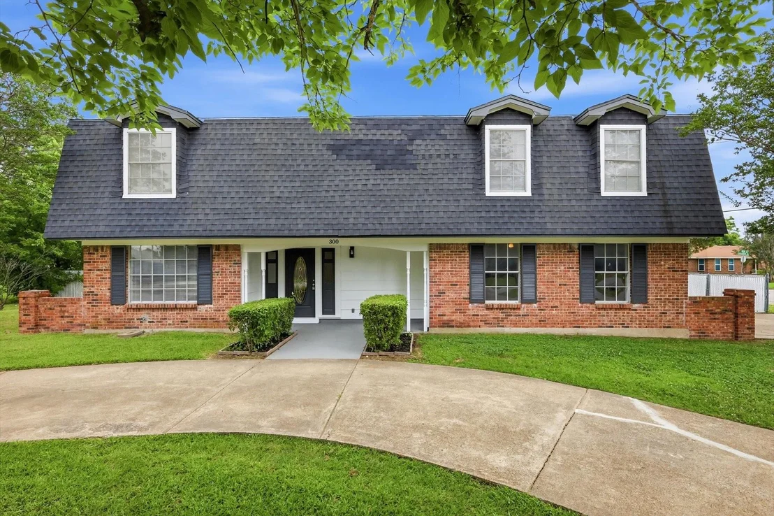 Photo of 300 Leighton Drive