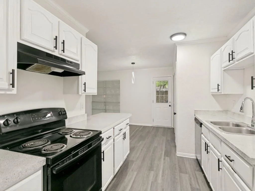 Photo of 905 Hawthorne Drive