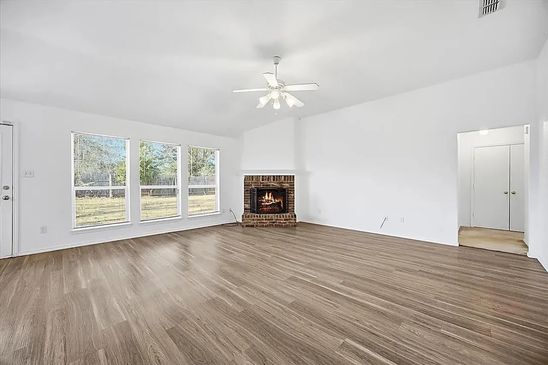 Photo of 334 River Oaks Lane