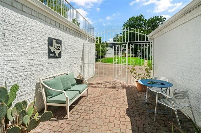 Photo of 622 N Brookside Drive