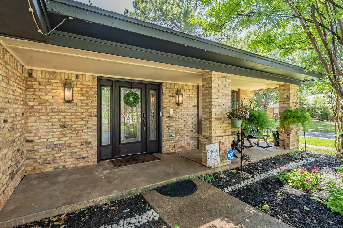 Photo of 2211 Midhurst Drive