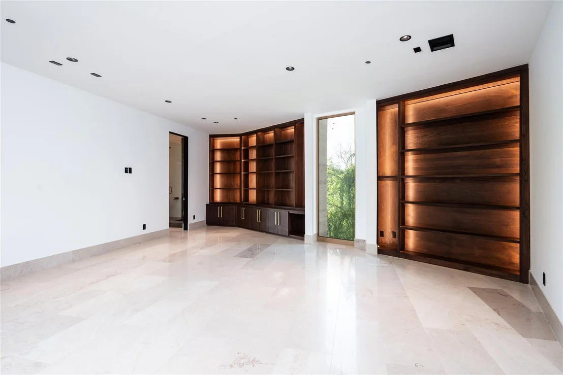 Photo of 10920 Strait Lane