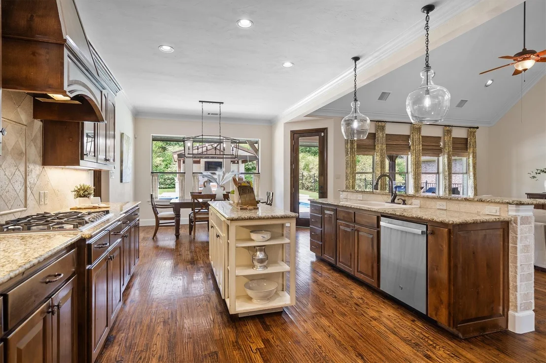 Photo of 3225 Clubview Drive