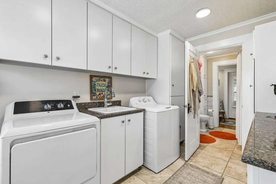 Photo of 2235 Mistletoe Boulevard