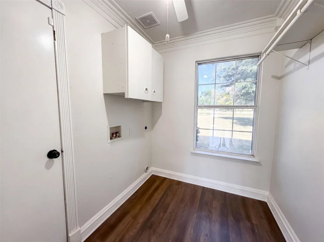 Photo of 3940 Victory Court