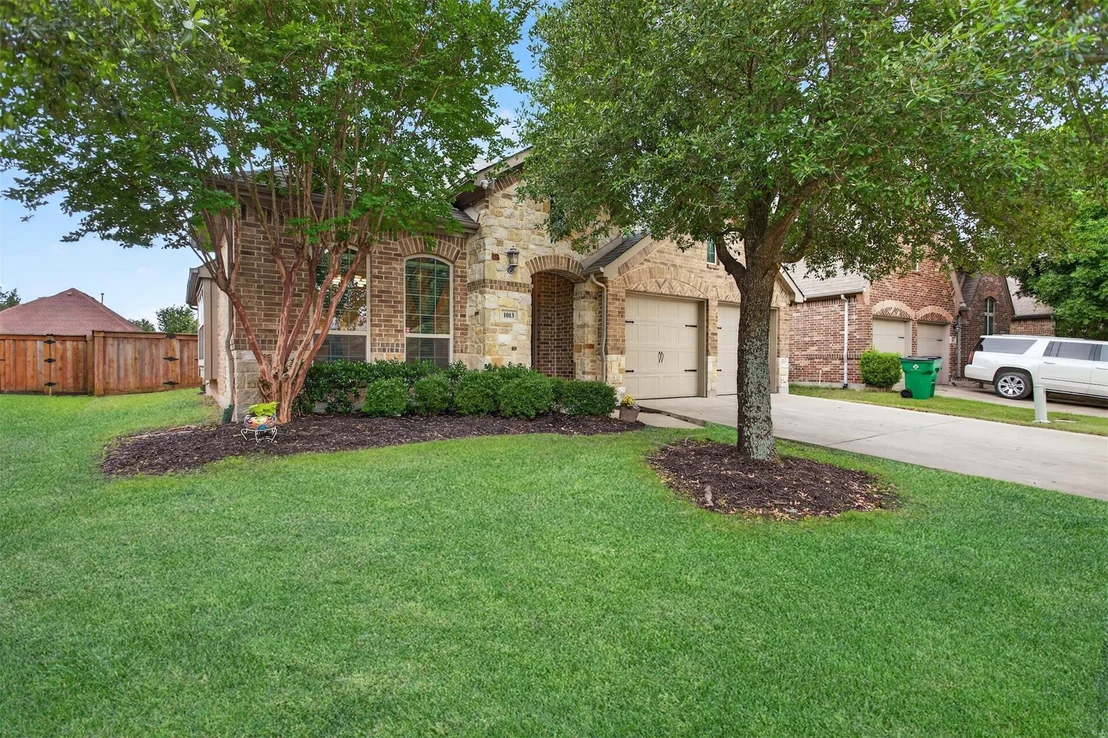 Photo of 1013 Somerset Circle