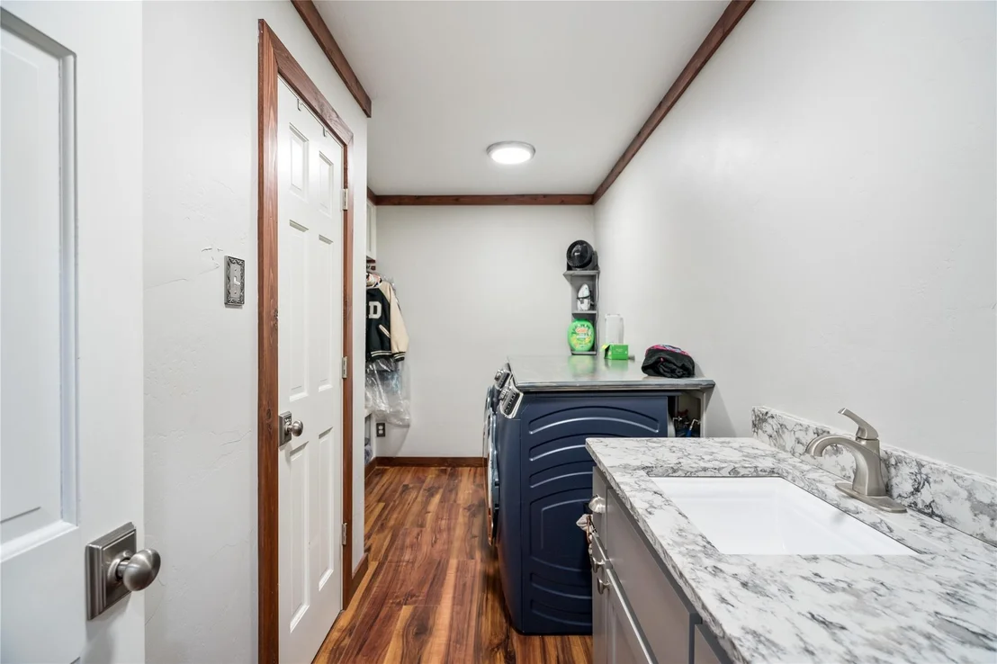 Photo of 207 Shadowwood Trail