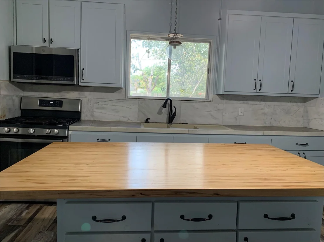 Photo of 915 2nd Street