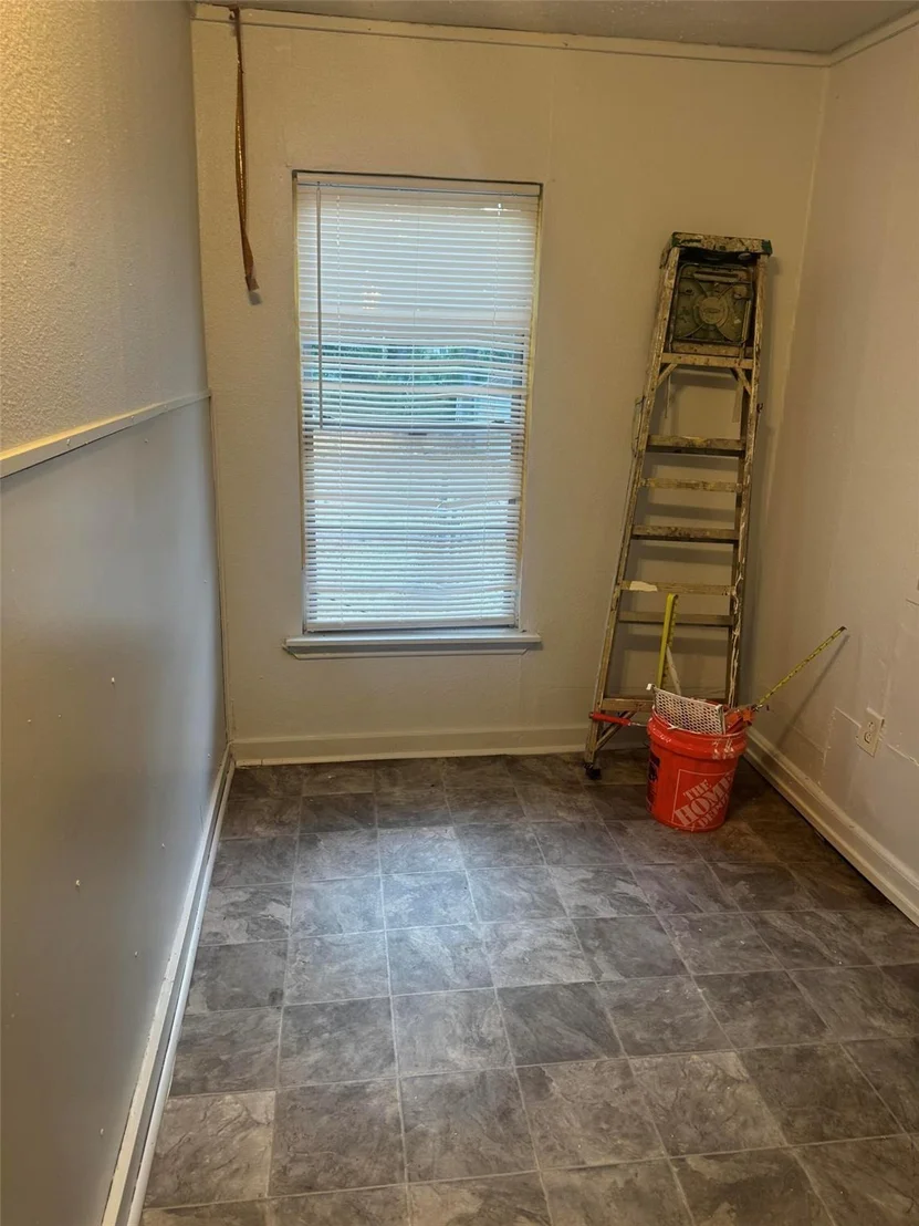 Photo of 803 N Joe Wilson Road