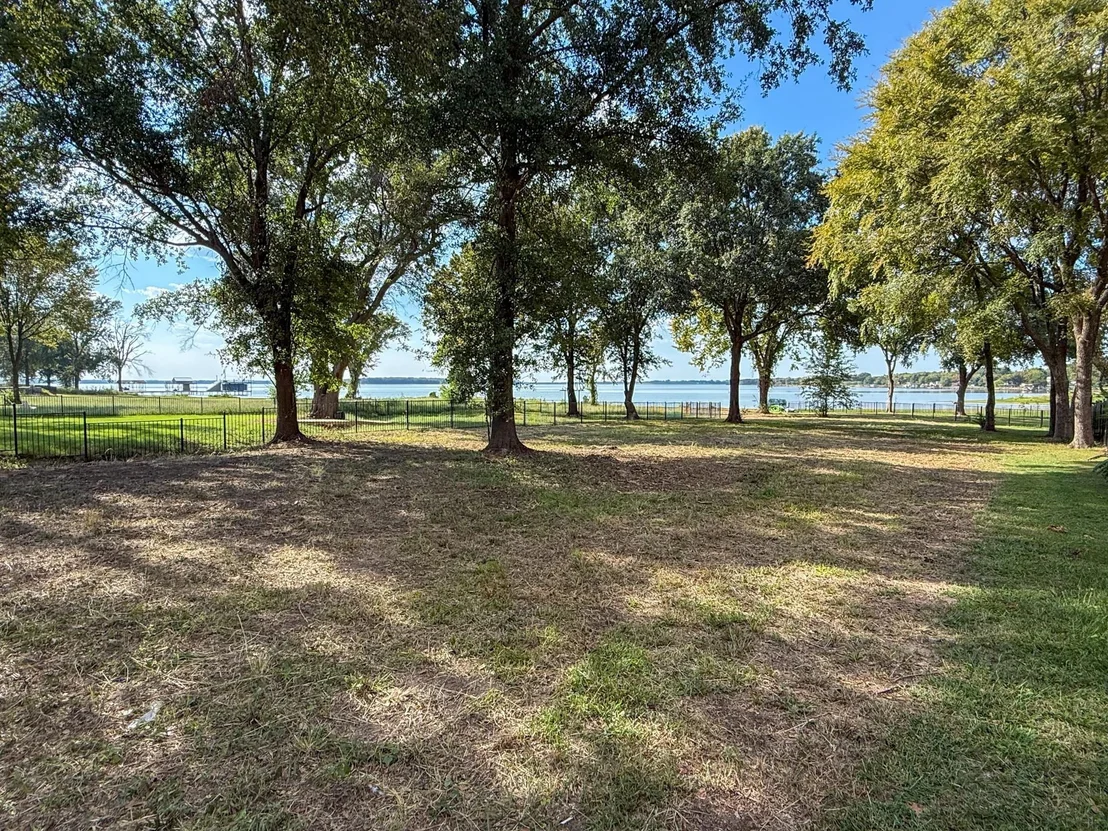 Photo of 1520 Shoreline Drive
