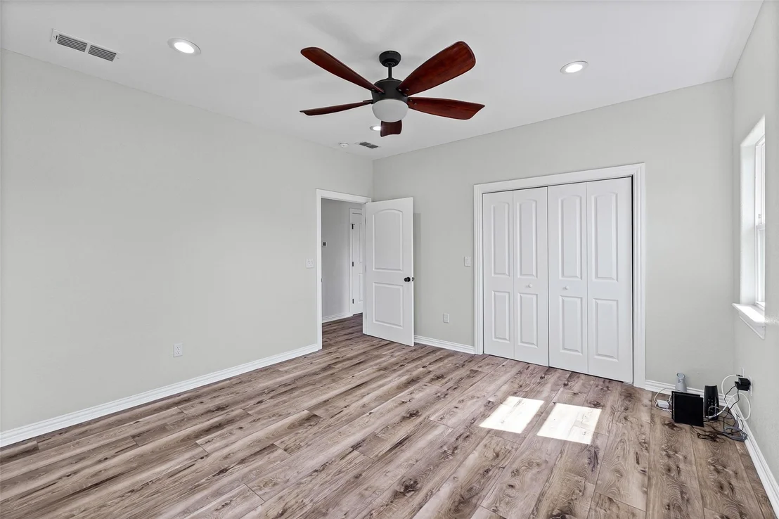 Photo of 2325 River Road