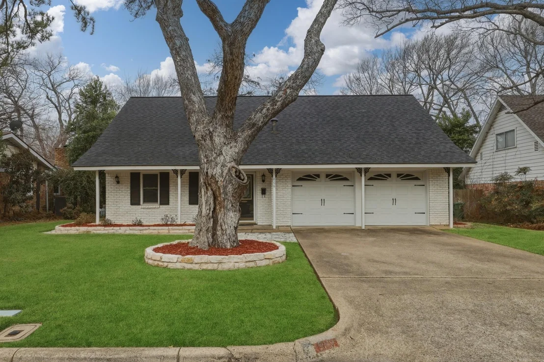 Photo of 806 Waggoner Drive