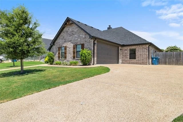 Photo of 932 Gallant Fox Road