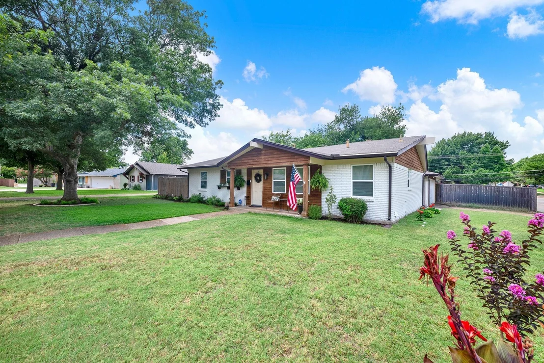 Photo of 745 Pinehurst Drive