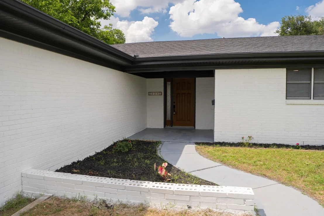 Photo of 228 Hallbrook Drive