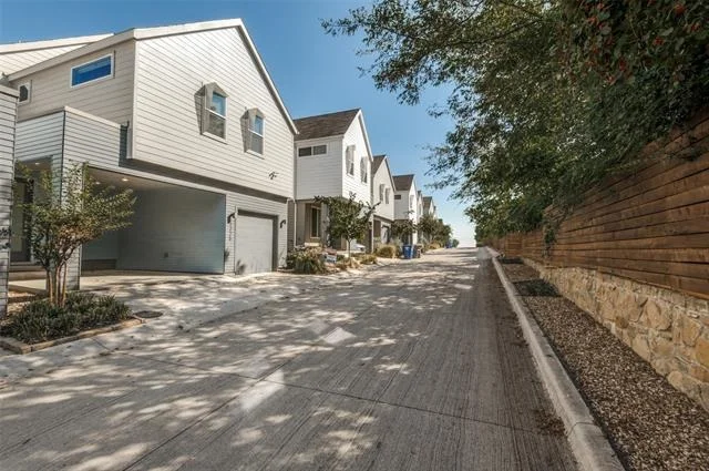Photo of 1225 Crownview Lane