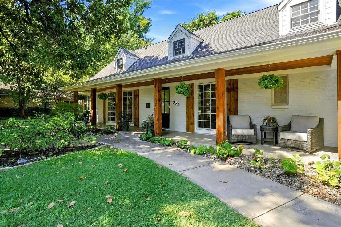 Photo of 933 Blue Lake Circle