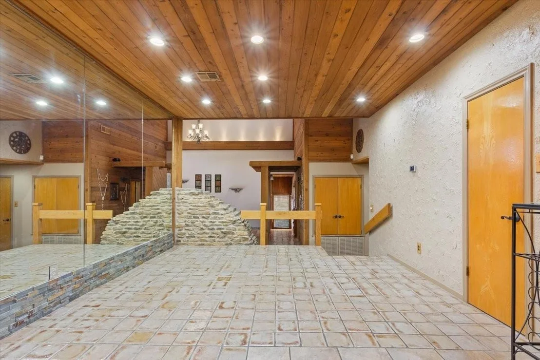 Photo of 3724 Greenleaf Drive