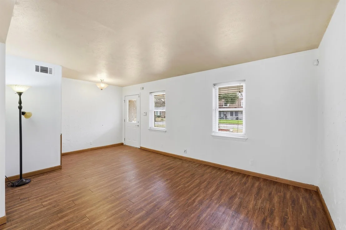 Photo of 806 Waggoner Drive