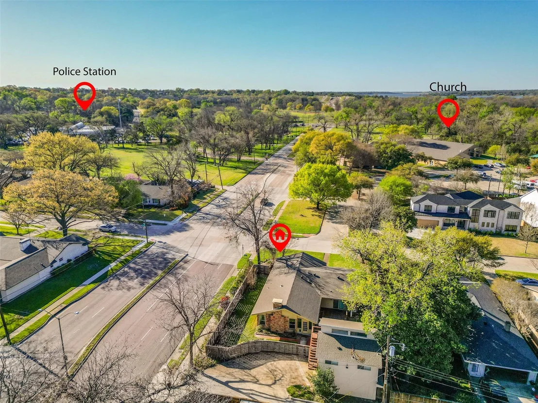 Photo of 9759 Shoreview Road
