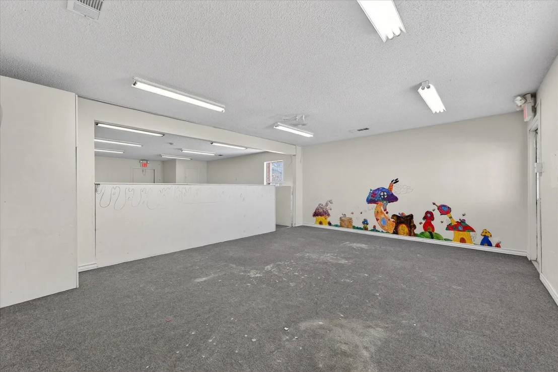 Photo of 611 W Spring Valley Road