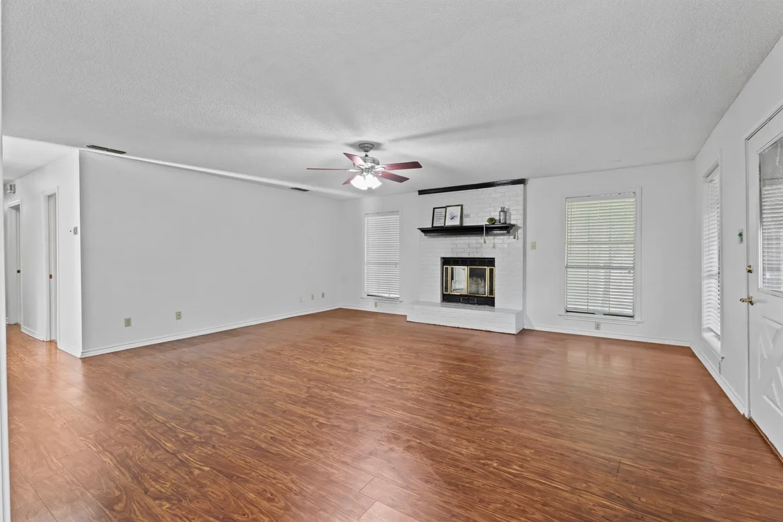 Photo of 1656 Pineview Lane