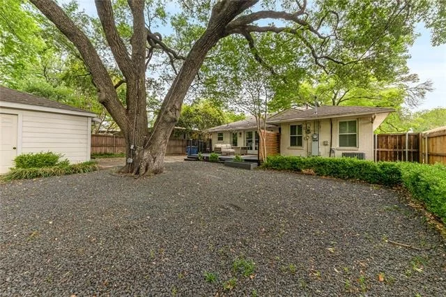Photo of 6422 Dunstan Lane