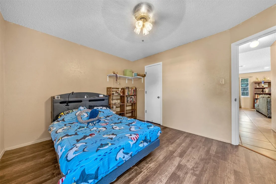 Photo of 190 Crowfoot Lane