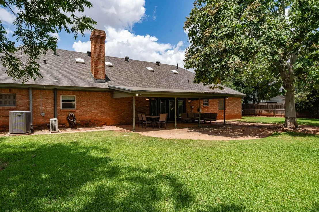 Photo of 1825 Elmwood Drive