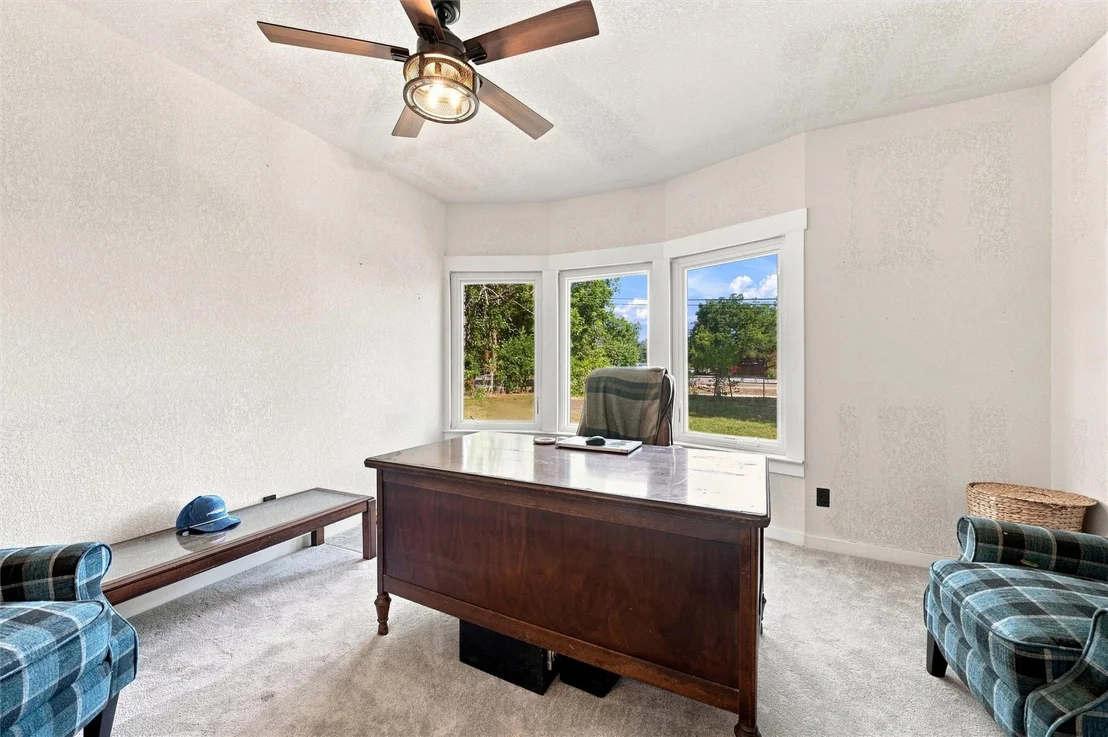 Photo of 202 E Avenue E