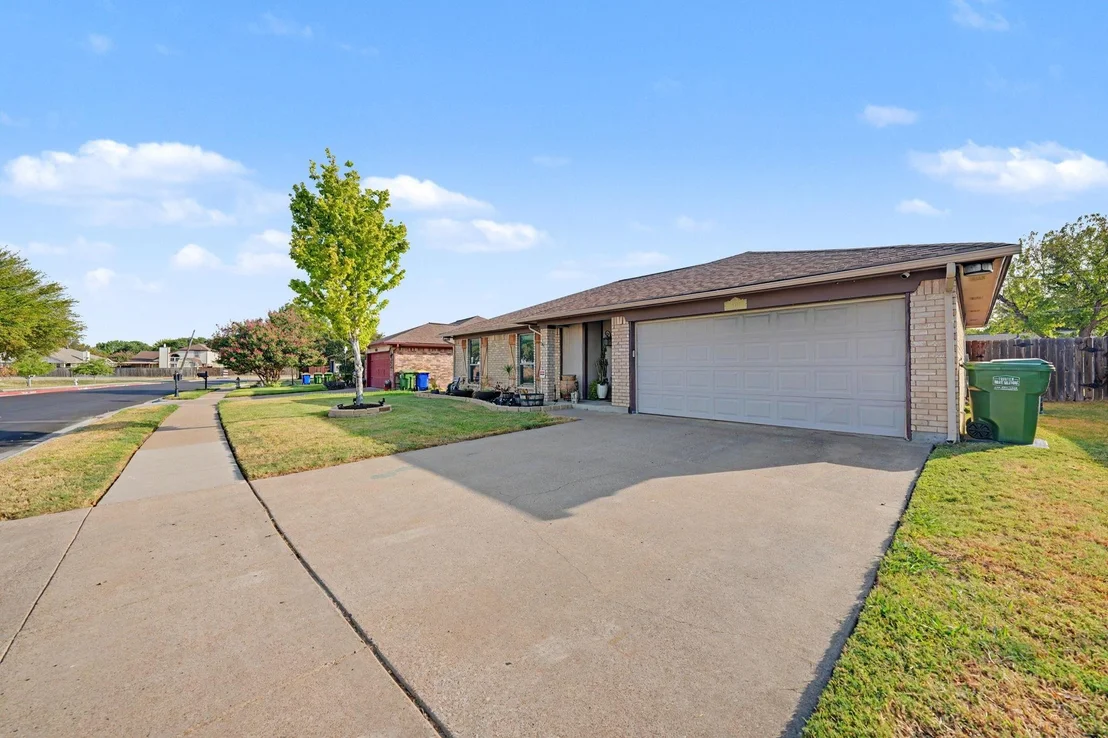 Photo of 7624 Maplehill Road