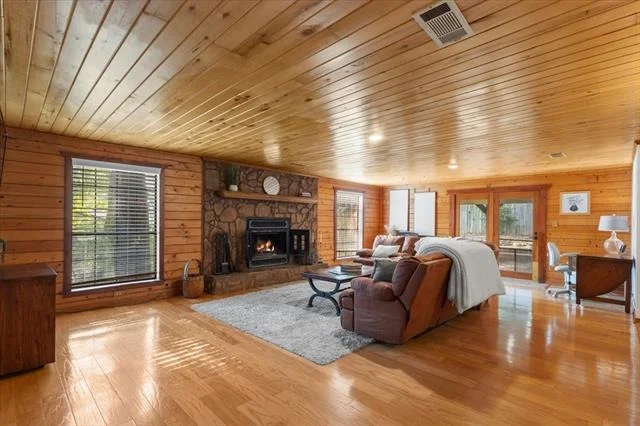 Photo of 1603 Pineview Lane