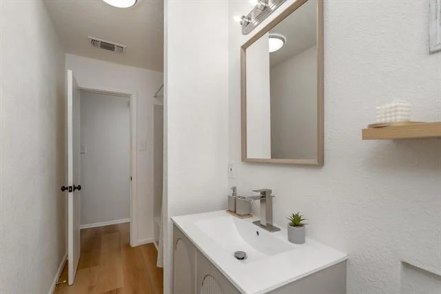 Photo of 2118 N Mockingbird Lane