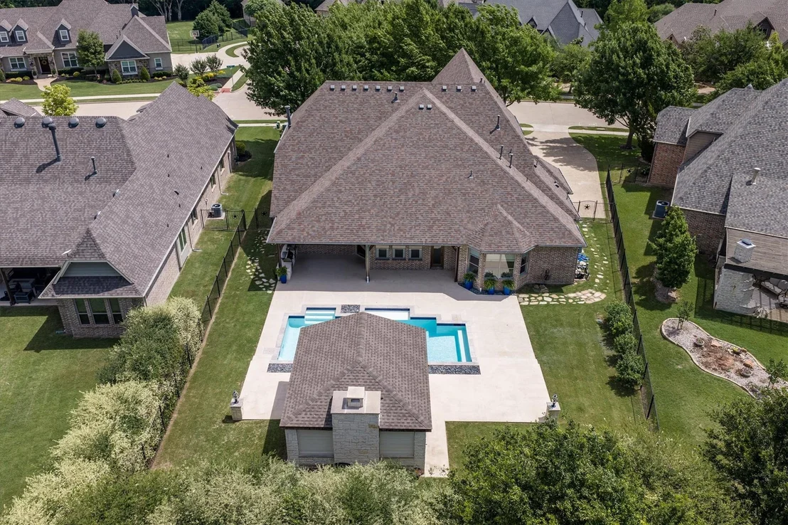 Photo of 3225 Clubview Drive