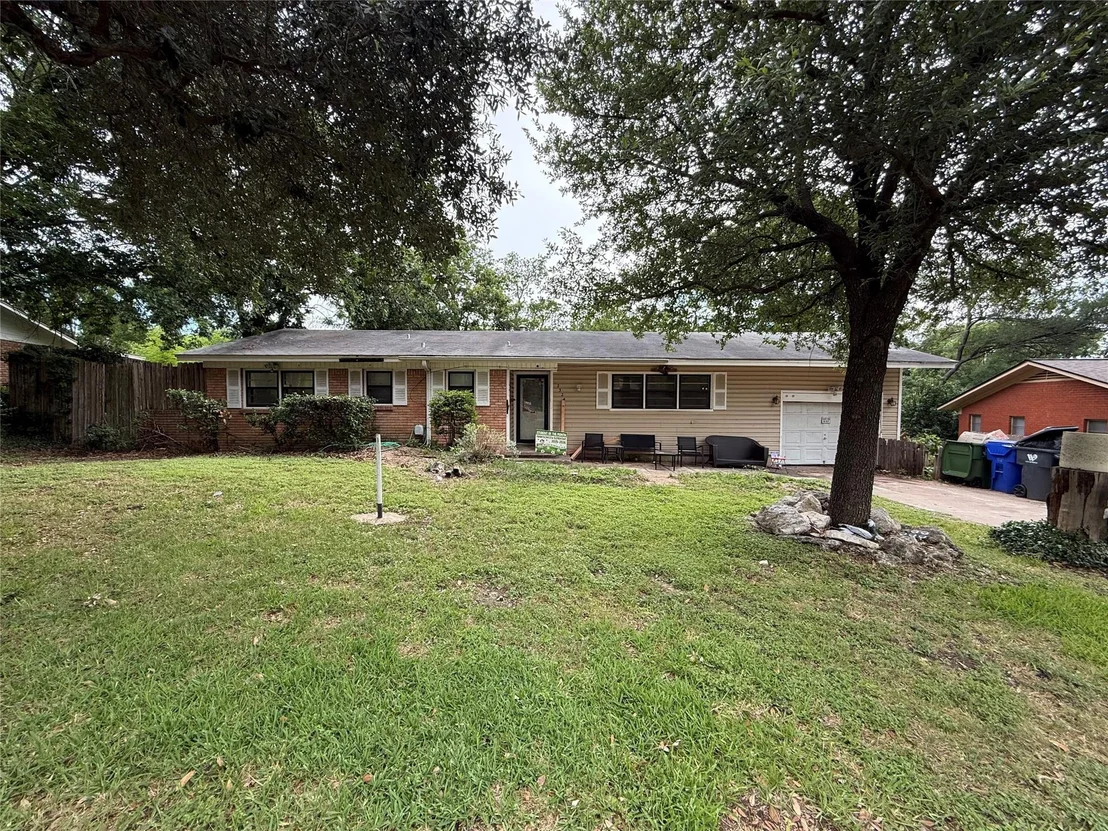Photo of 2324 Oak Cliff Drive
