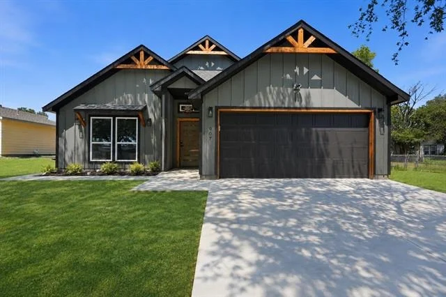 Photo of 907 Renfro Drive