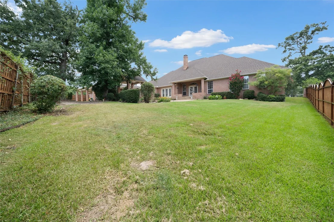 Photo of 7402 Hollytree Drive