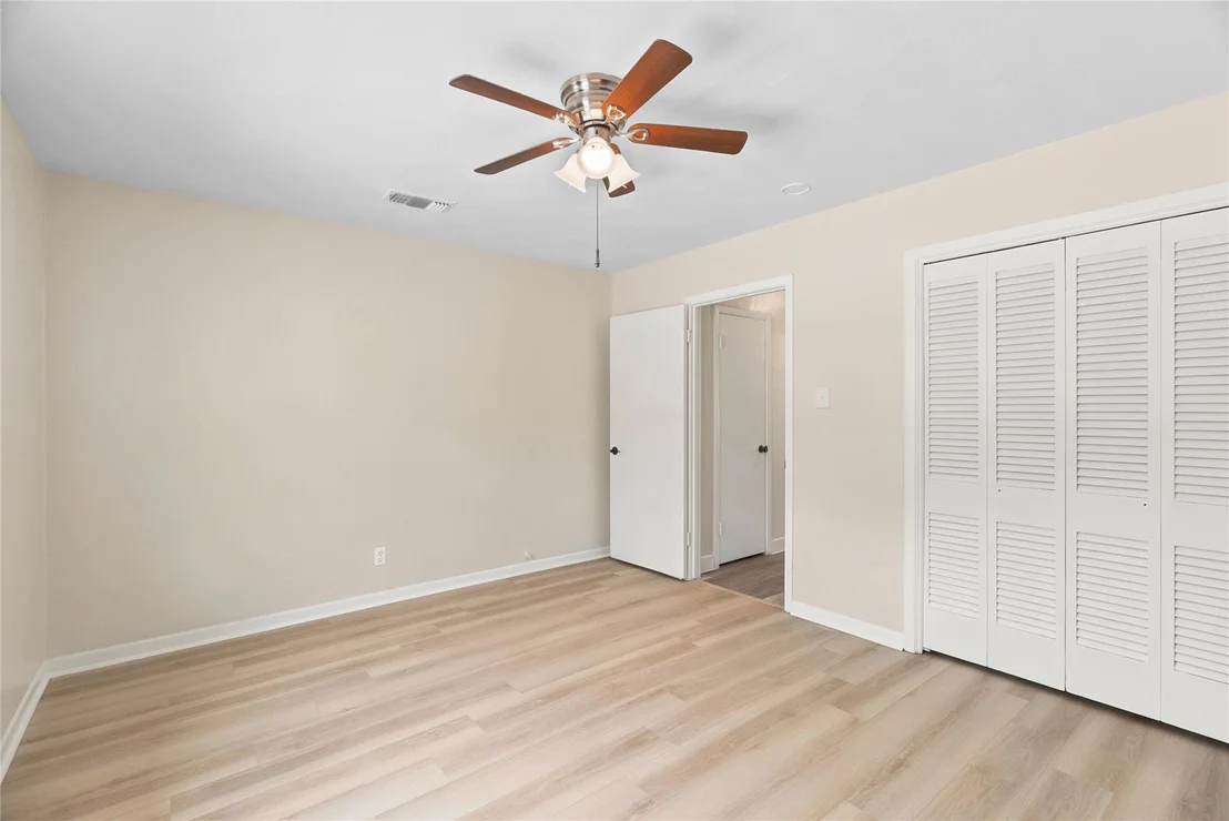 Photo of 106 E 3rd Street