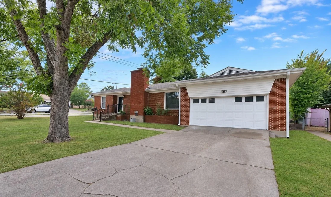 Photo of 1003 Brookhollow Drive