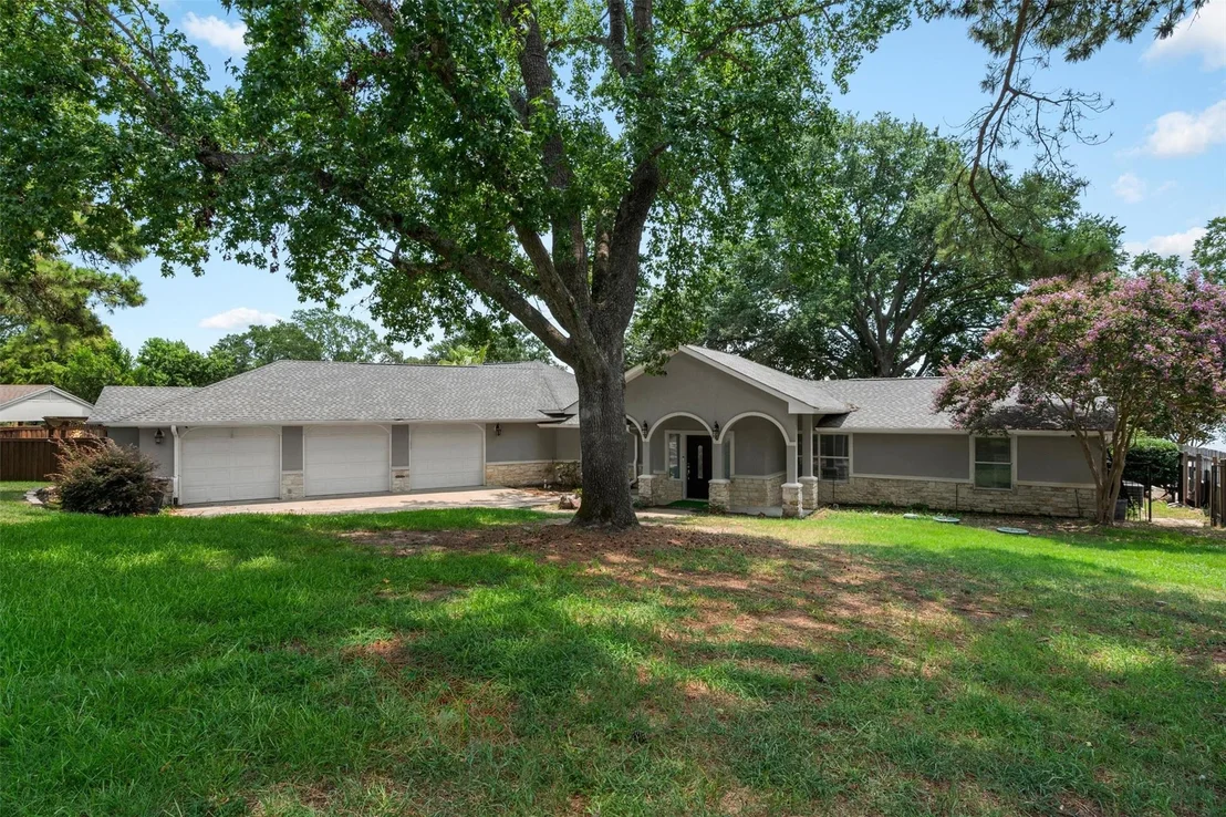 Photo of 211 Lake Front Drive