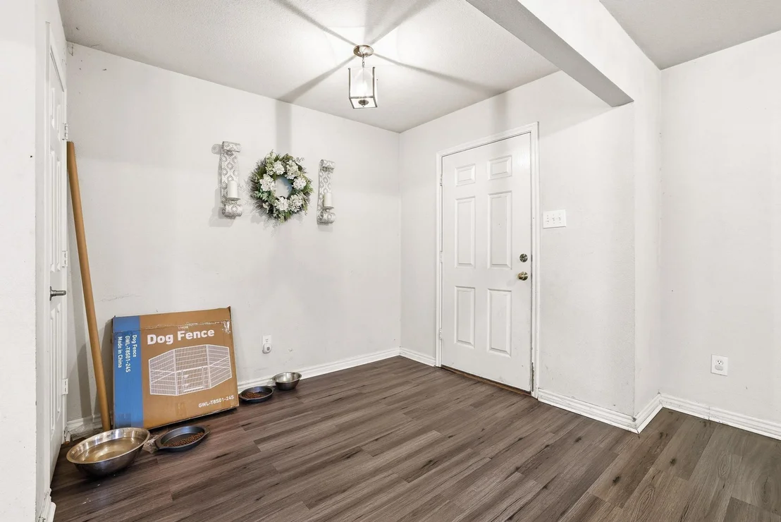 Photo of 704 Acacia Drive