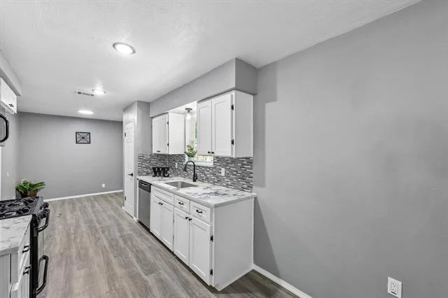 Photo of 232 NW Jayellen Avenue