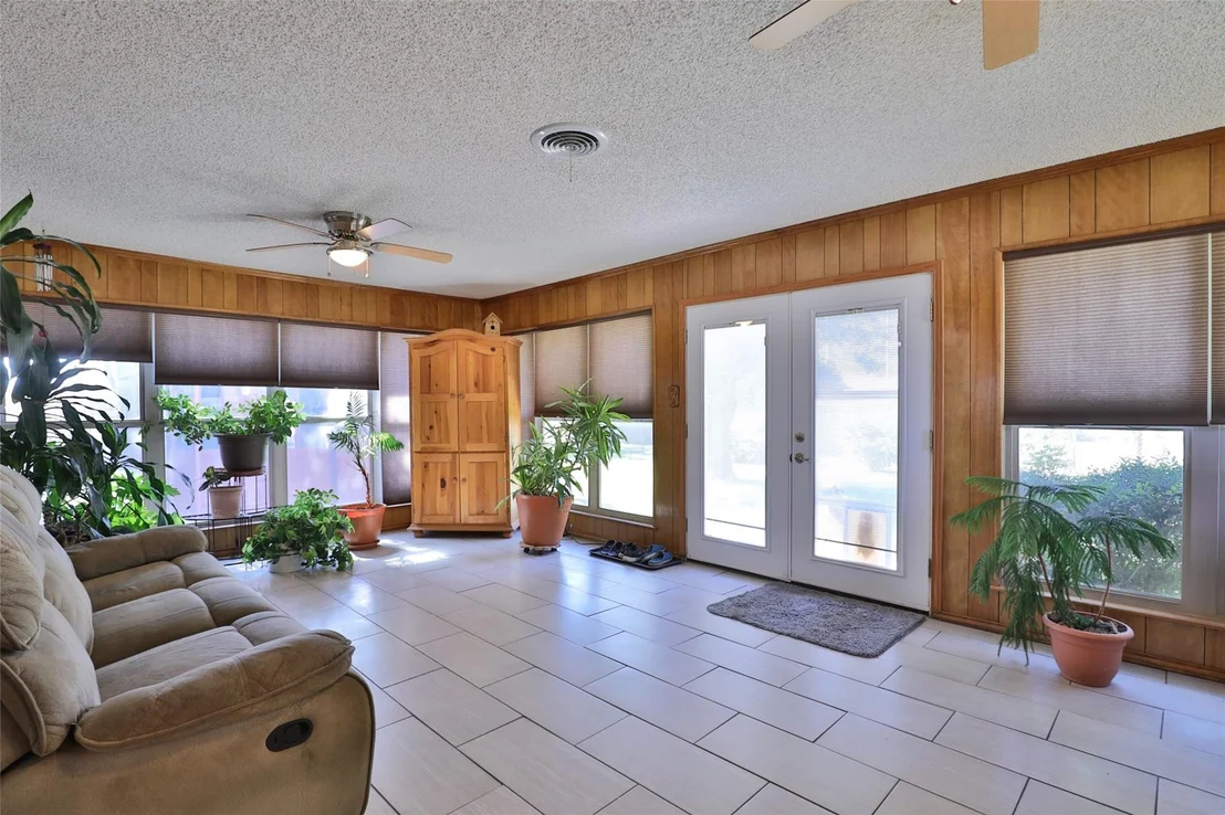 Photo of 448 Elmdale Road S
