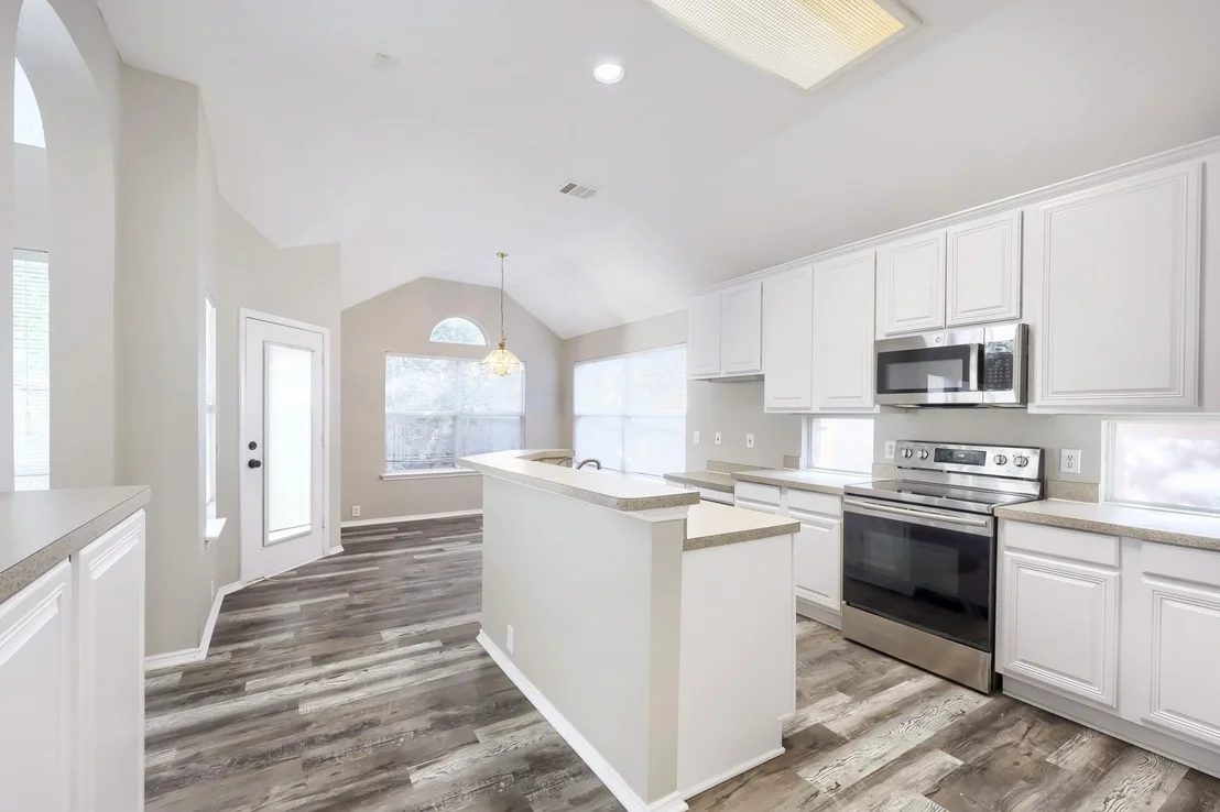 Photo of 605 Oakbrook Drive