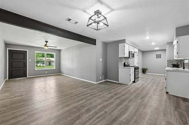 Photo of 232 NW Jayellen Avenue