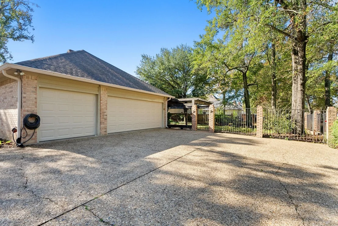 Photo of 1807 Royal Oak Drive